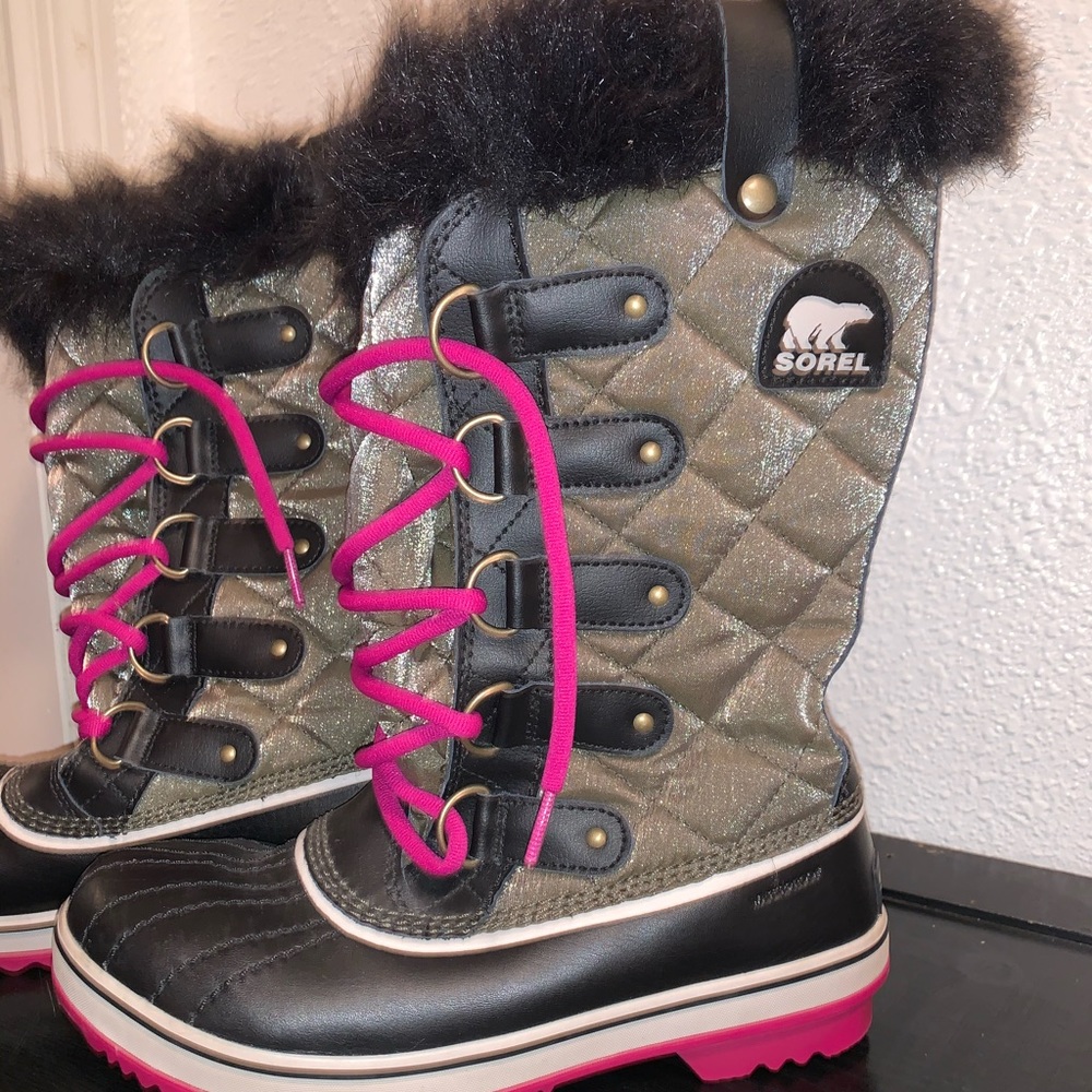 Sorel mid calve boots